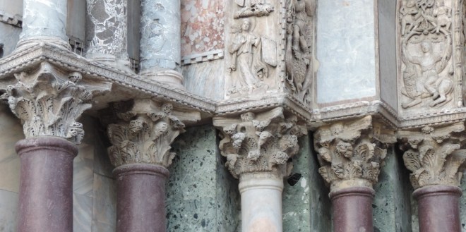 Decor-columns (1280x639)