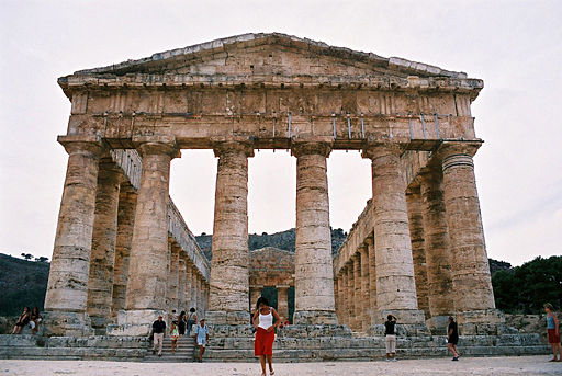 The ancient Greek temple at Segesta. Image from Wikimedia Commons.